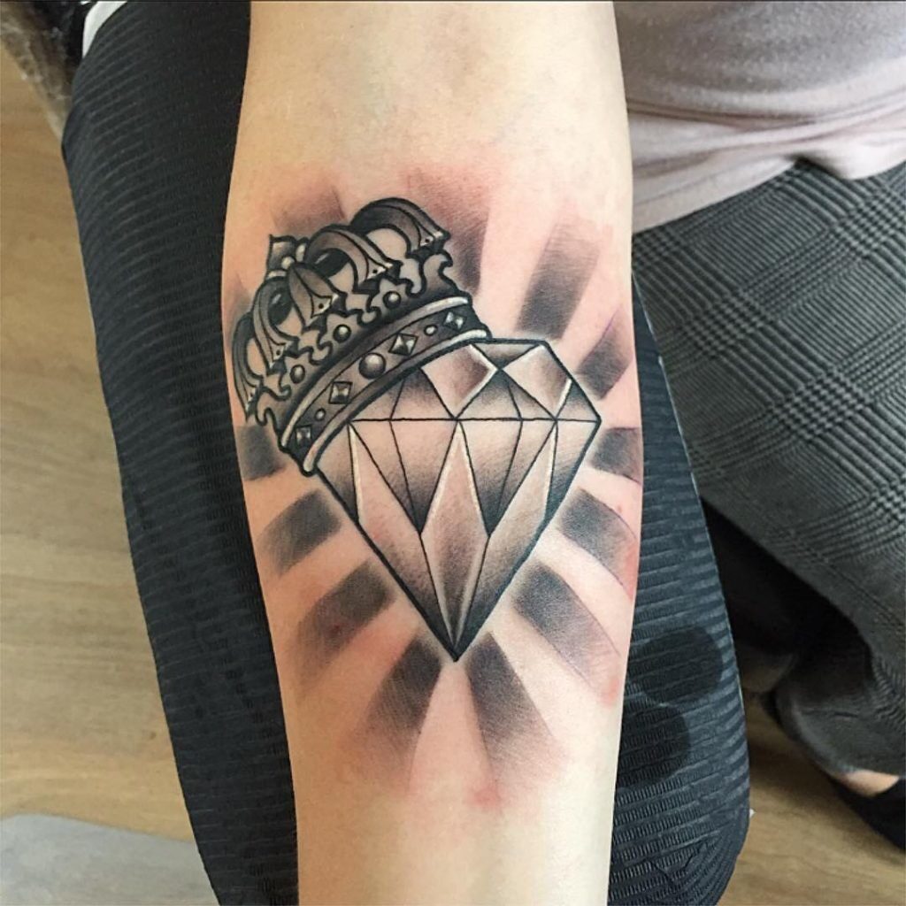 Ý nghĩa hình xăm kim cương trong nghệ thuật xăm hình mini tatoo